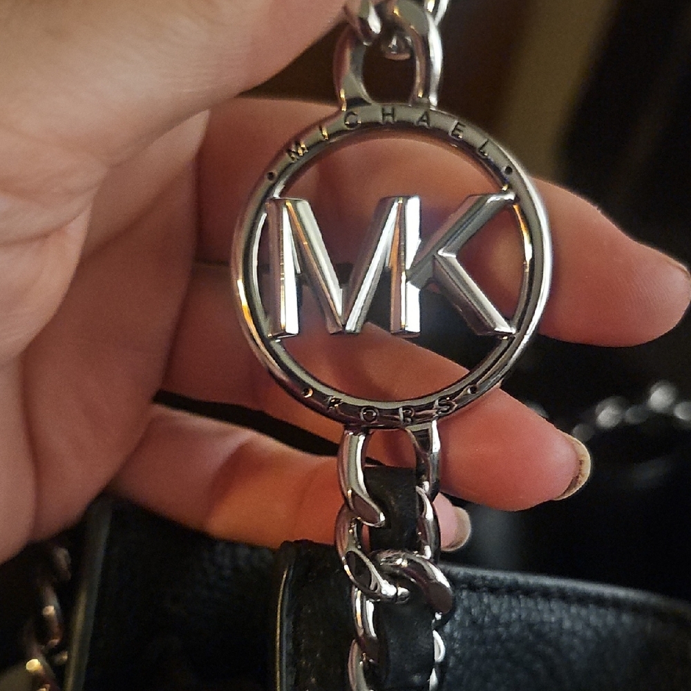 🖤🖤 Michael Kors Black Messenger Bag with Silver Chain - Picture 5 of 11